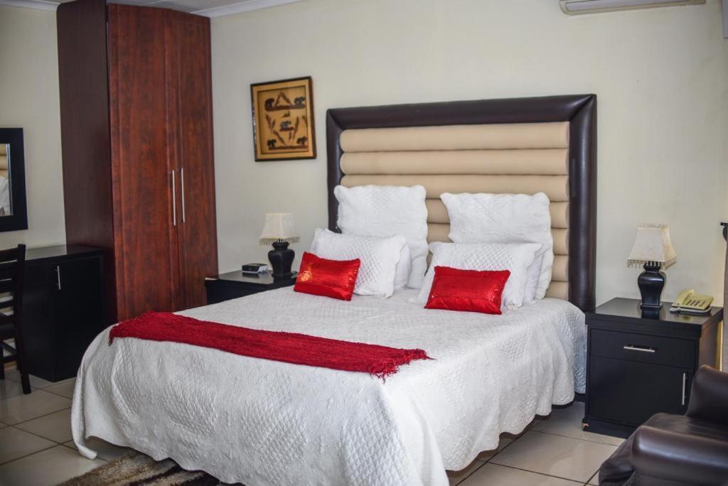 Tshedza Guest Lodge Луис-Тричард Экстерьер фото